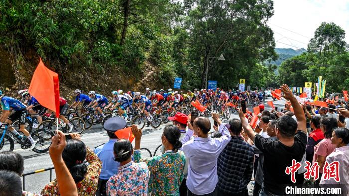 欧陆平台登录：环广西进入爬坡点最多赛段 小将夺取二连胜