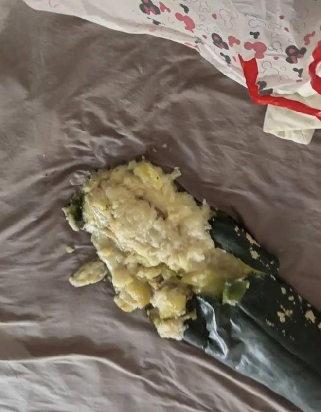 欧陆平台官方:深夜睡觉时突然炸了,大量腐臭汁水流出,床单脏得一塌糊涂……最近很多人跟风,第一批受害者已出现!